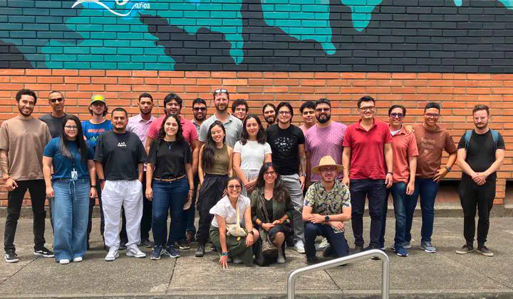 Picture of ~25 workshop participants and instructors
